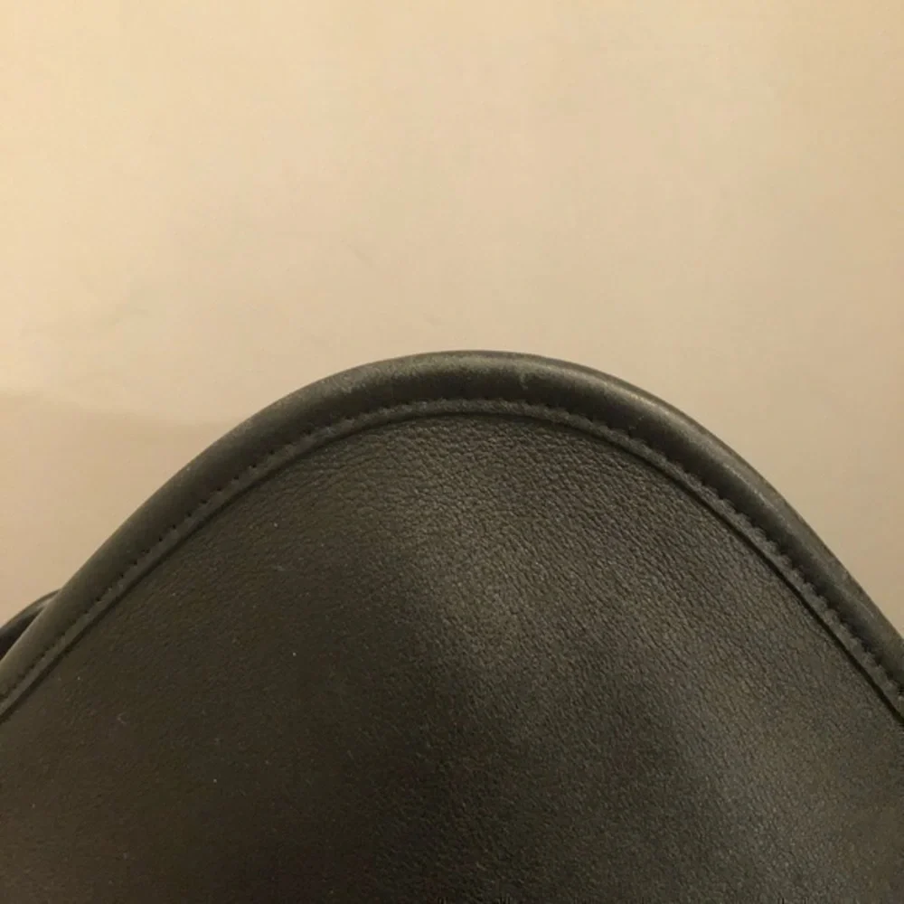 COACH vintage black leather messenger shoulder bag